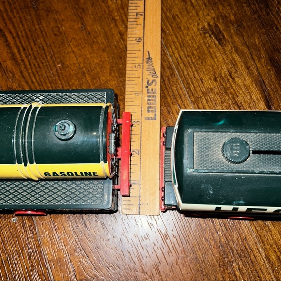 Vintage Hess Oil Tractor Trailer Bank & Hess Tanker w/ Hose - Picture 14 of 15